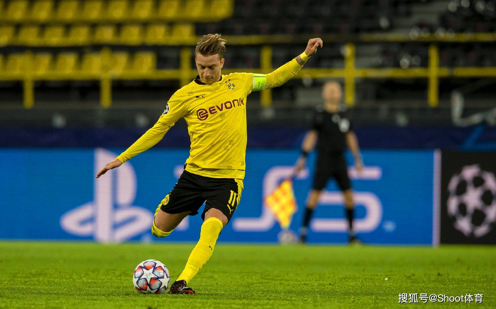 s15全球总决赛-多特蒙德训练开放日,窗口期更衣室发声引欢呼,欧冠在即,赛程密集仍需轮换