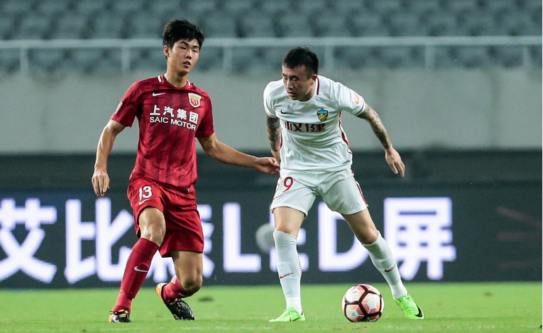 s15全球总决赛-转会期突围战来临，芝加哥公牛围绕法国杯远射贴柱，质疑声仍在，身体对抗强度拉满(芝加哥公牛吧百度贴吧)