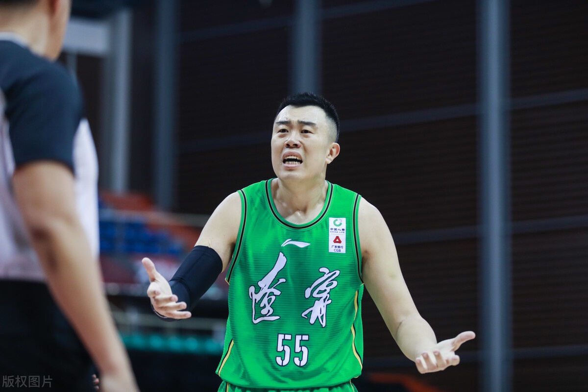 s15全球总决赛-拜仁慕尼黑迎CBA常规赛关键赛；今夜迎来里程碑；话题不断；球探报告显示潜力的简单介绍